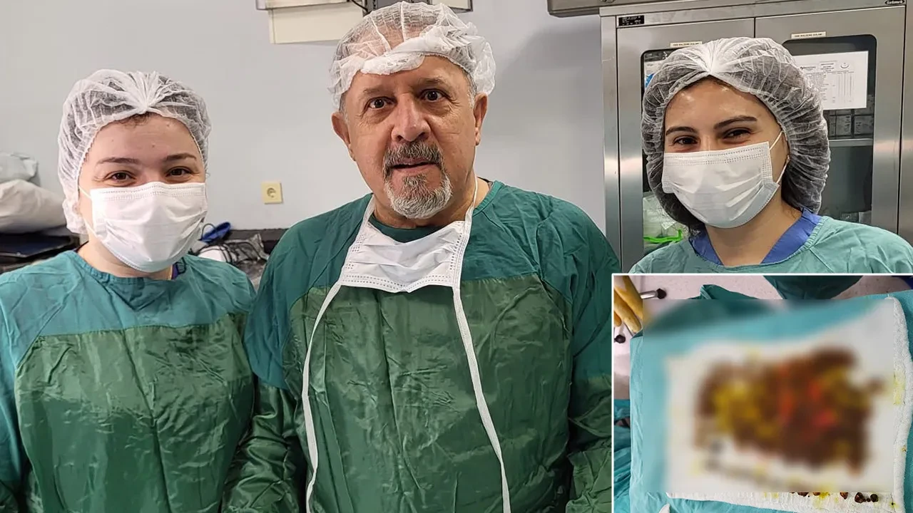Karın ağrısıyla gitti, vücudundan çıkanlar hayrete düşürdü: 'Taş ocağı gibiydi'