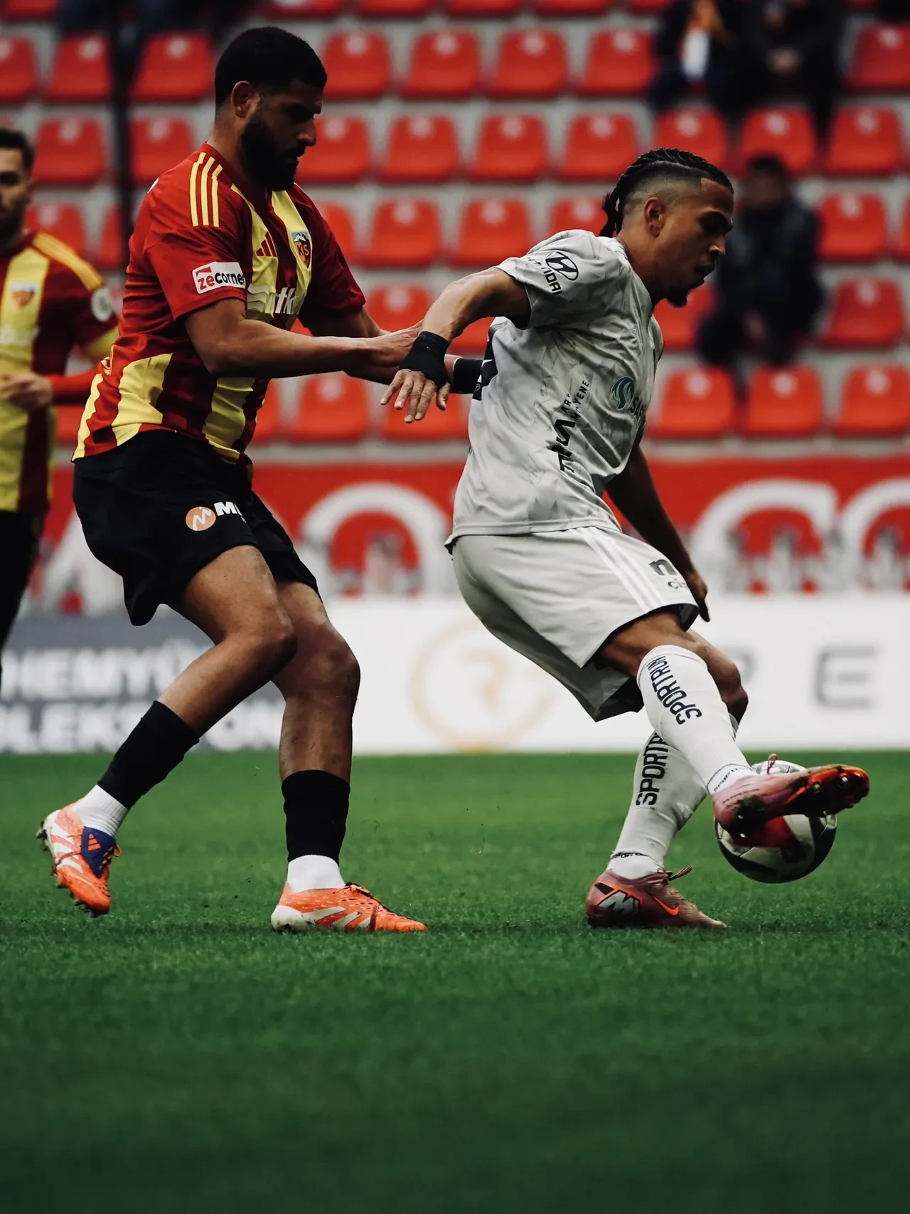 Kocaelispor Kayseri'den galibiyetle döndü: Selçuk İnan'dan kritik 3 puan!