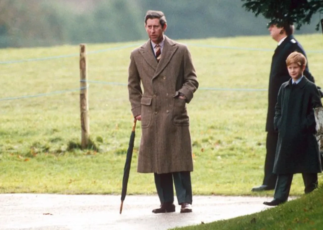 Kral Charles, 40 yıldır aynı paltoyu giyiyor