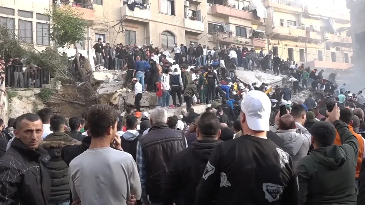 Lübnan'da bina çöktü: 6 ölü, 7 yaralı