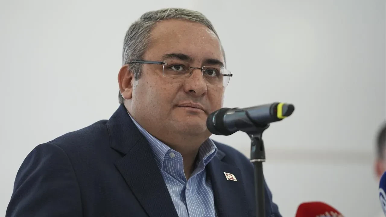 Mesut Özarslan, Özgür Özel hakkında suç duyurusunda bulundu: 'Mesajları silmiş'