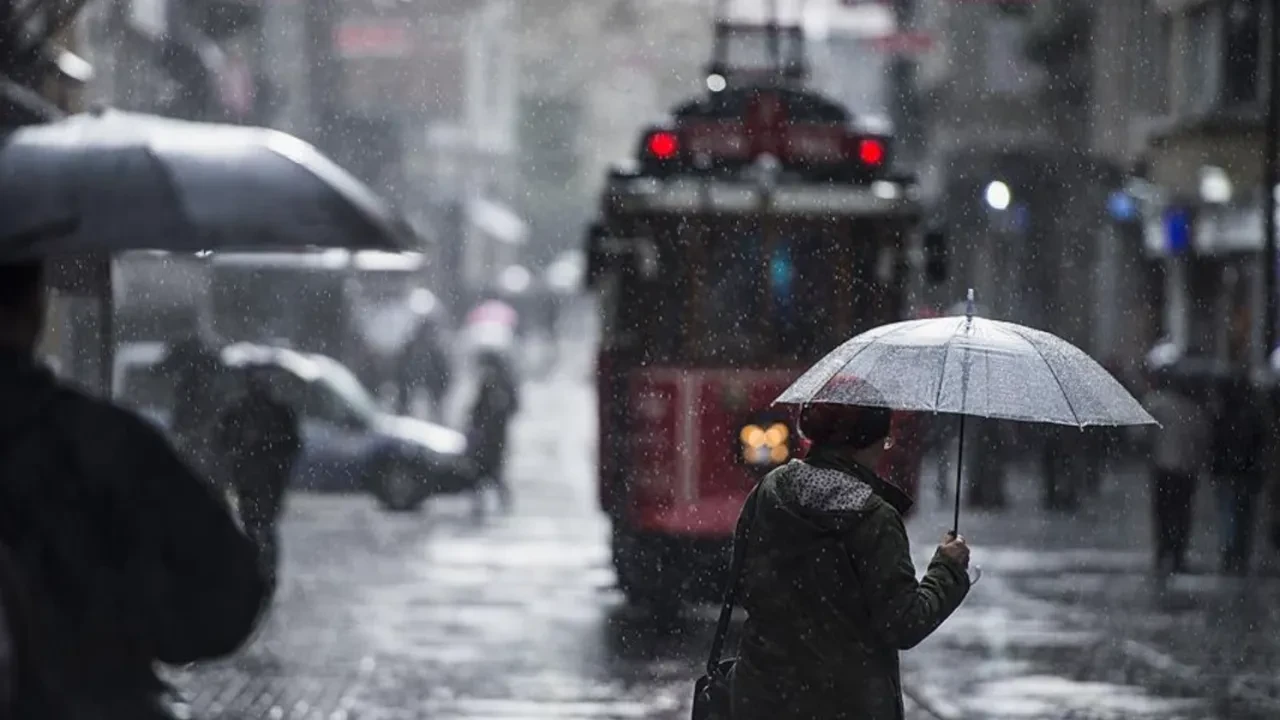 Meteoroloji ve İstanbul Valiliği'nden peş peşe uyarı geldi! Marmara’da fırtına kapıda, 23 İle sağanak, 5 ile kar geliyor