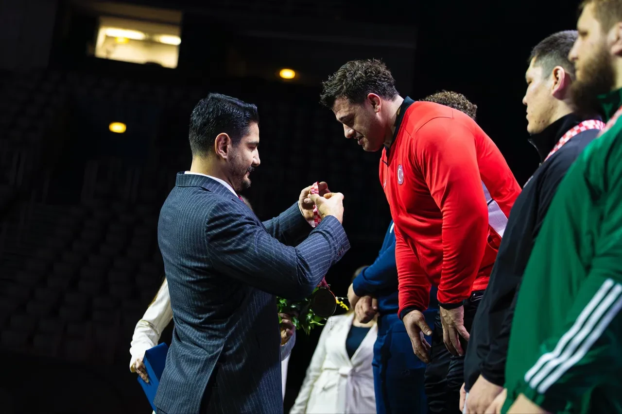 Rıza Kayaalp'ten altın madalya! Mindere şampiyonlukla döndü