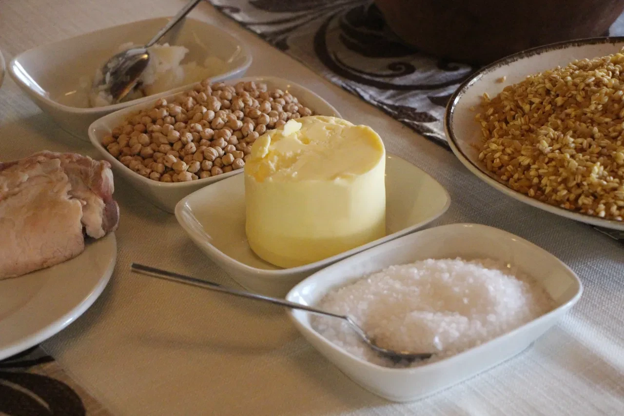 Tarihi 2 bin 500 yıl öncesine dayanan yemek: Tam 12 saatte pişiyor, bayram ve düğün sofralarının başköşesine koyuluyor