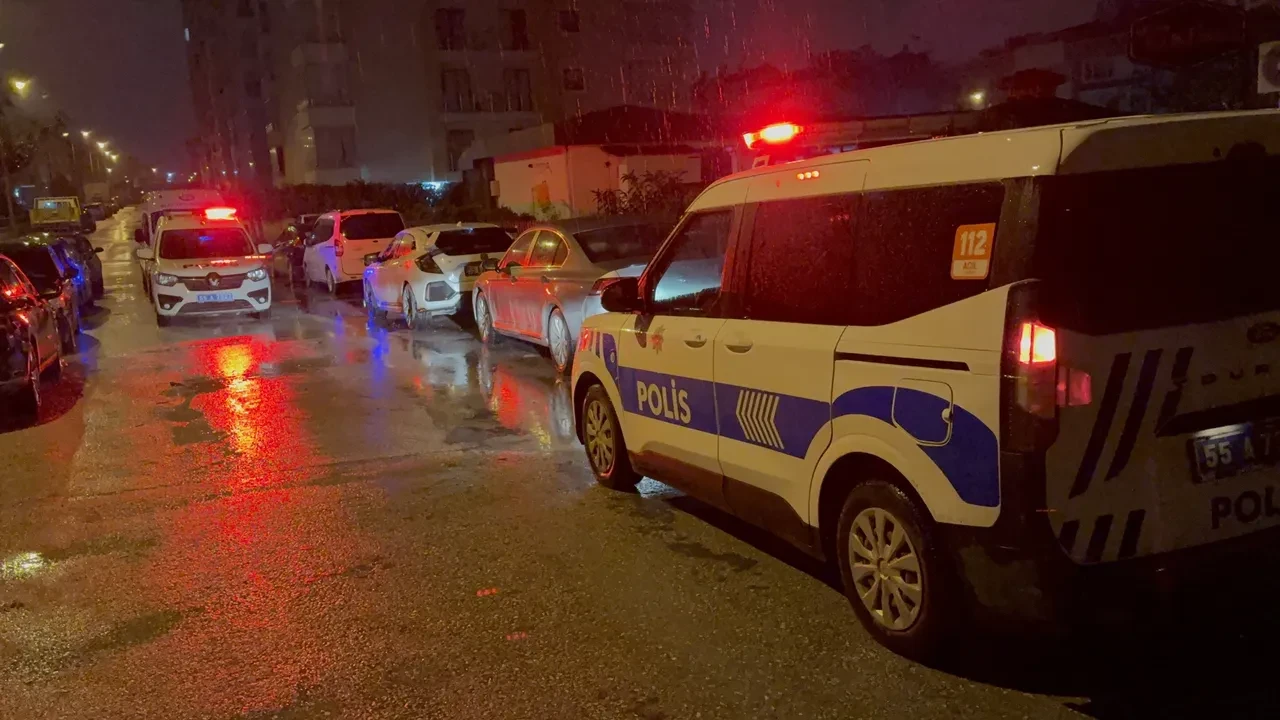 Telefonda yüksek sesle konuşunca uyarıldı: Yeğenini dövdü, ablasını bıçakladı, balkondan atladı