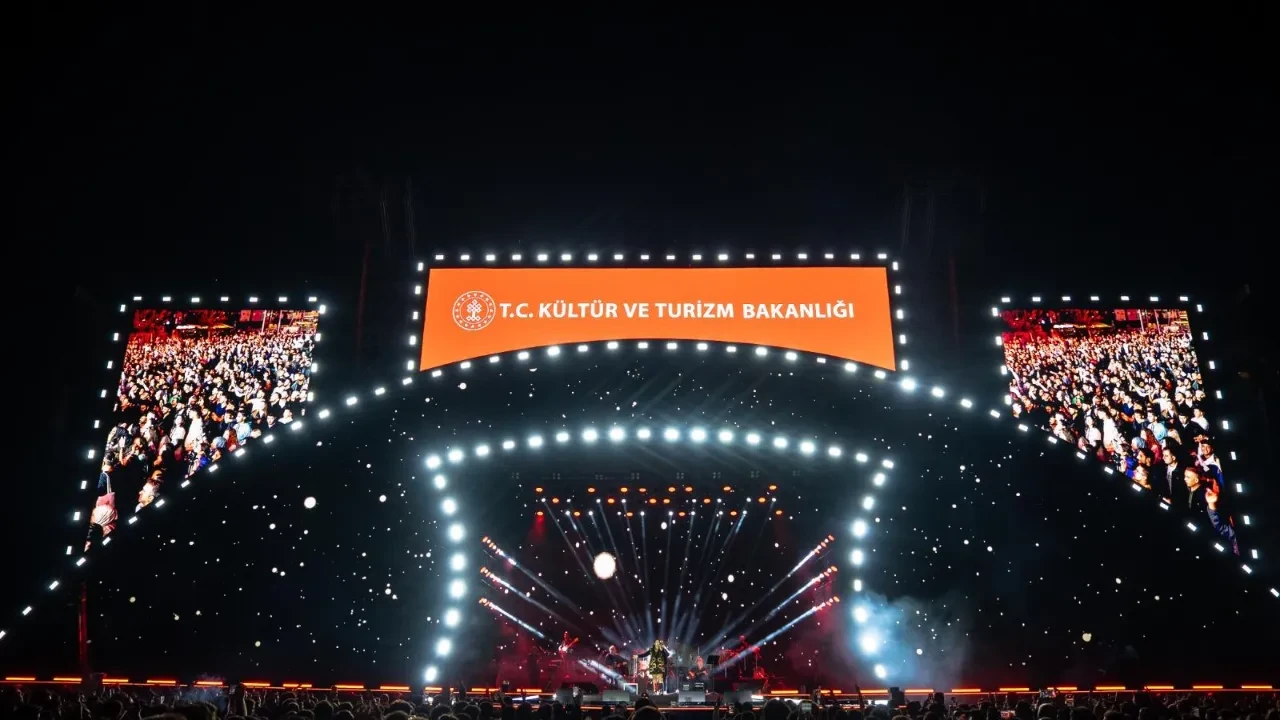 Türkiye Kültür Yolu büyüyor! Bakan Ersoy: 'Kültür ve sanatla buluşmayan kalmayacak' dedi, hedef 30 büyükşehir!