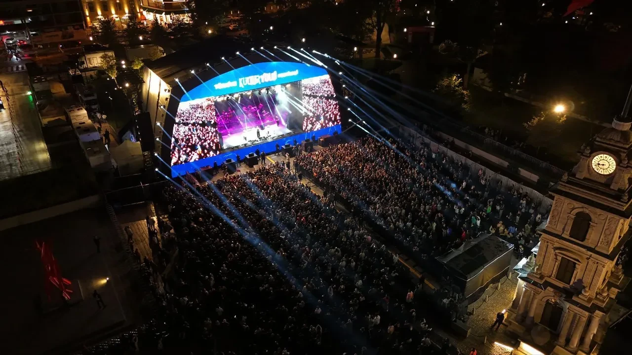 Türkiye Kültür Yolu büyüyor! Bakan Ersoy: 'Kültür ve sanatla buluşmayan kalmayacak' dedi, hedef 30 büyükşehir!