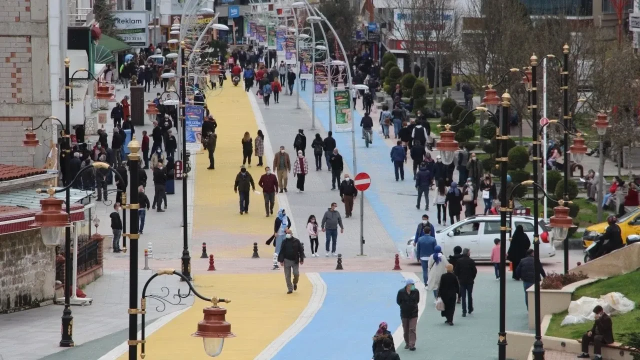 Türkiye'nin nüfusu belli oldu! TÜİK verileri açıkladı: 2025'te bir önceki yıla göre arttı