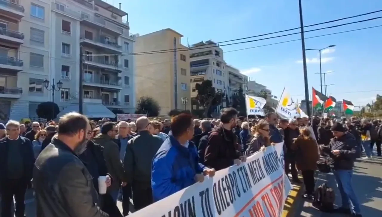 ABD ve İsrail'e tepkiler dinmiyor! Yunanistan'da "Amerikalılar, halkların katilleri" sloganı sokakları inletti