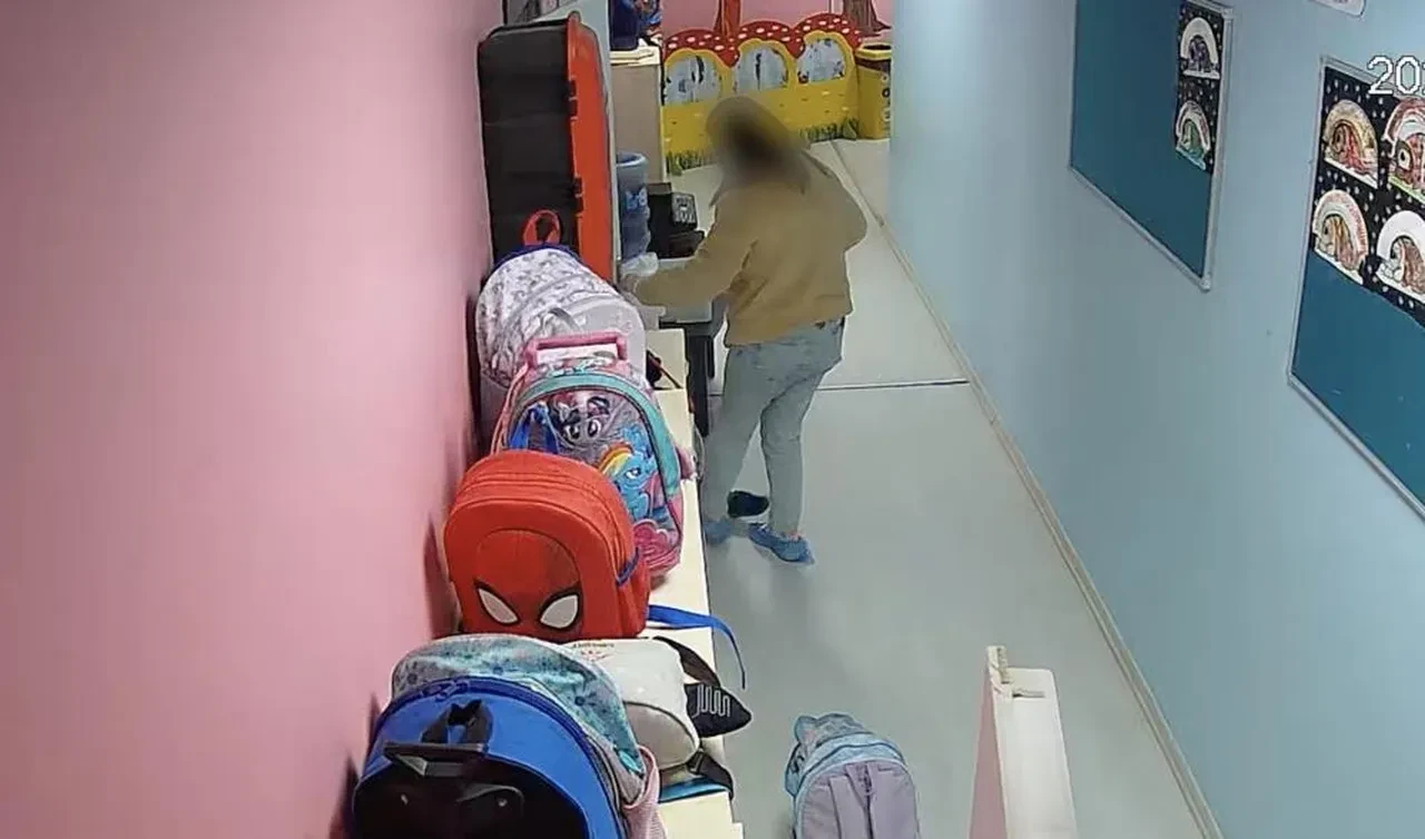 Anaokulunda 5 yaşındaki öğrencisini tekmeledi! Darpçı öğretmen 20 bin lira para cezasına çarptırıldı