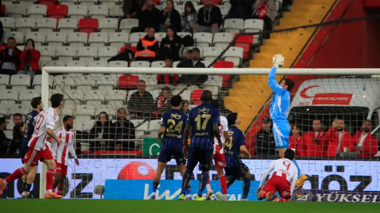 Antalyaspor Fenerbahçe maç sonucu kaç kaç golleri kimler attı? Galatasaray Fenerbahçe puan farkı