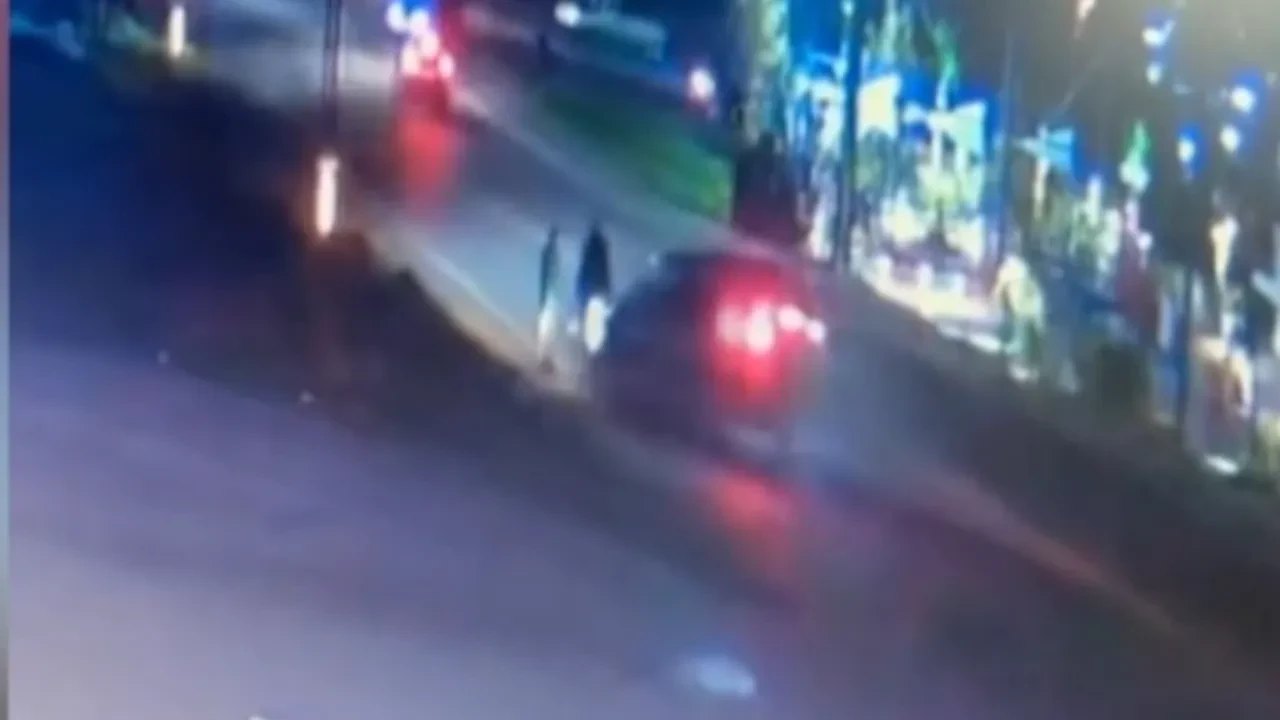 Eski eşi ile oğluna dehşeti yaşattı! Cani adam otomobille ezmeye çalıştı: O anlar kamerada