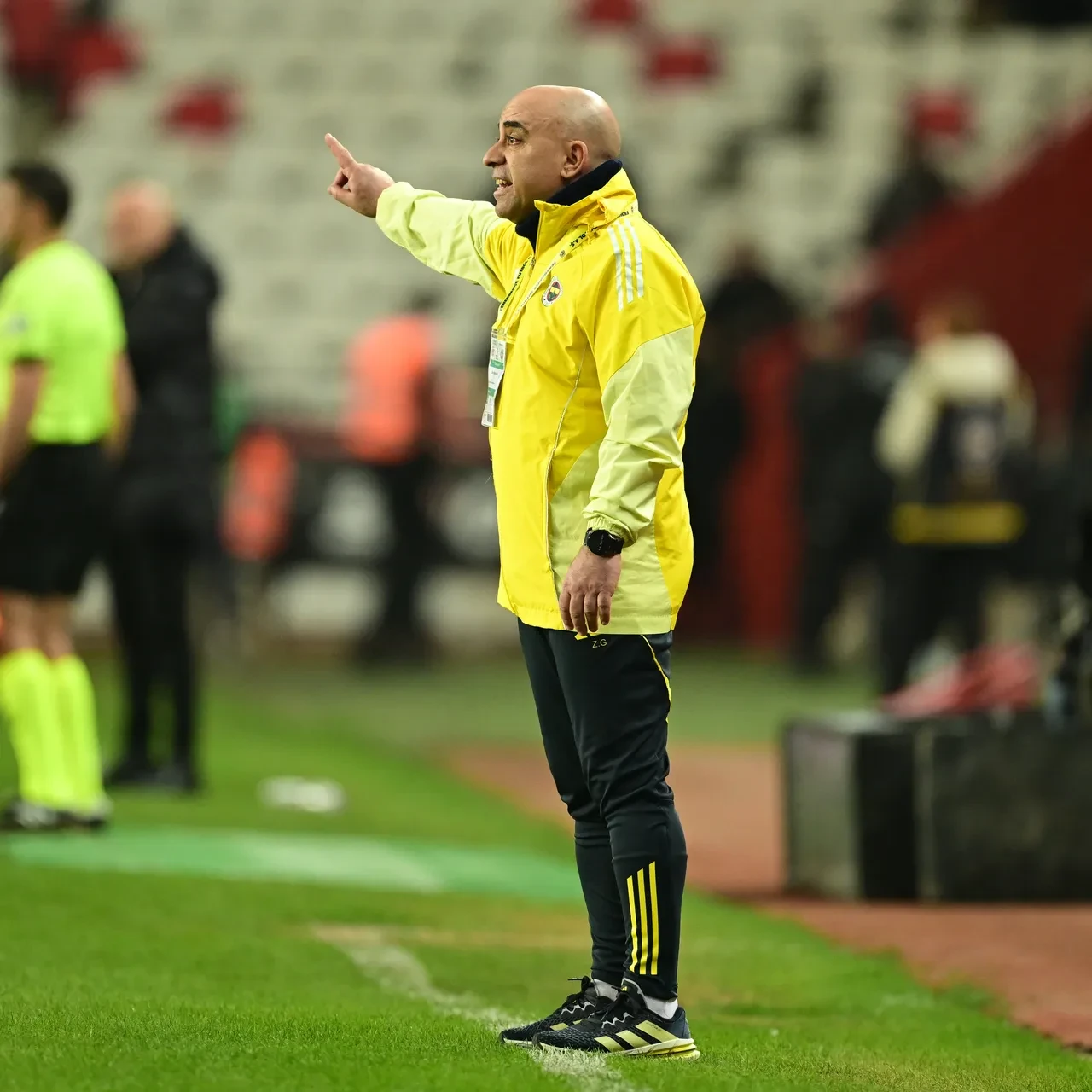 Fenerbahçe Trendyol Süper Lig'de yine takıldı: Lider Galatasaray ile puan farkı açılıyor!