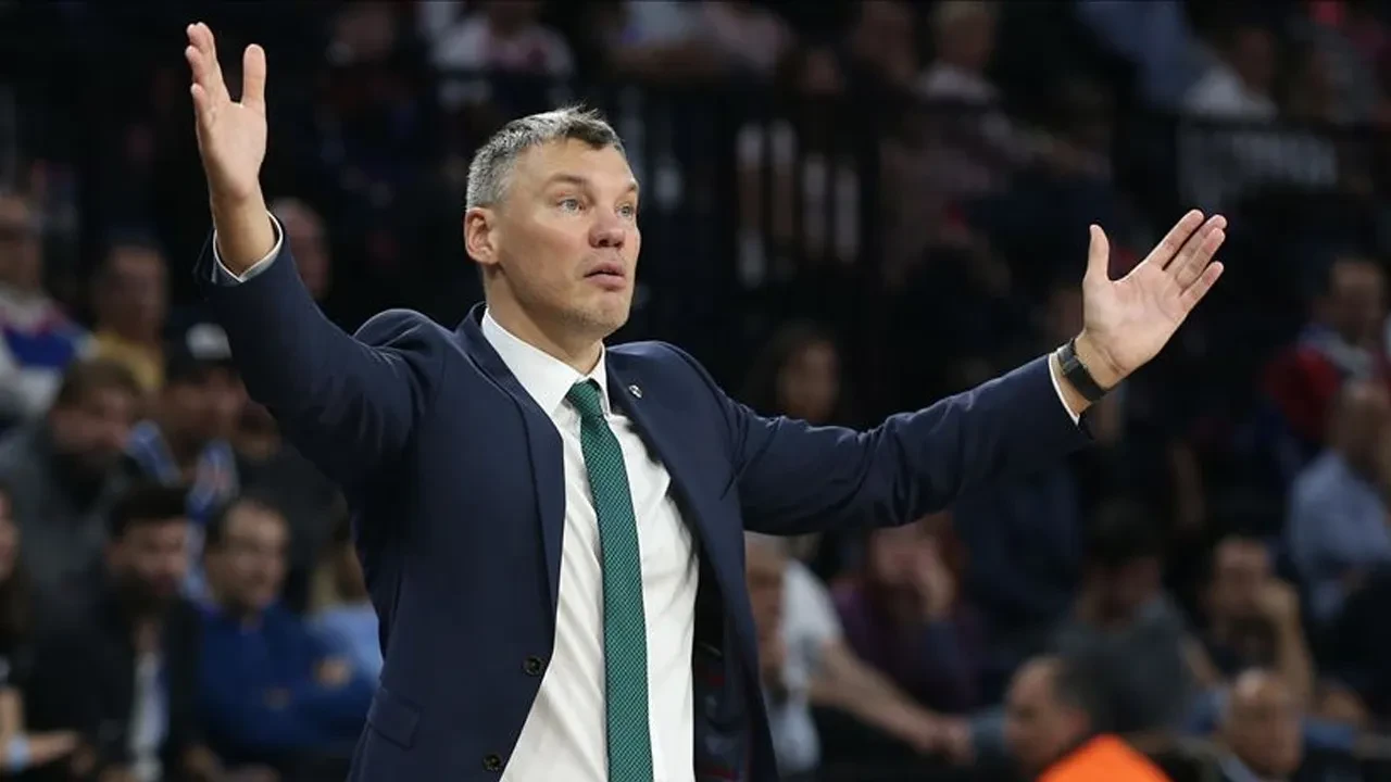 Fenerbahçe'ye şok haber! Sarunas Jasikevicius Dubai'de mahsur kaldı