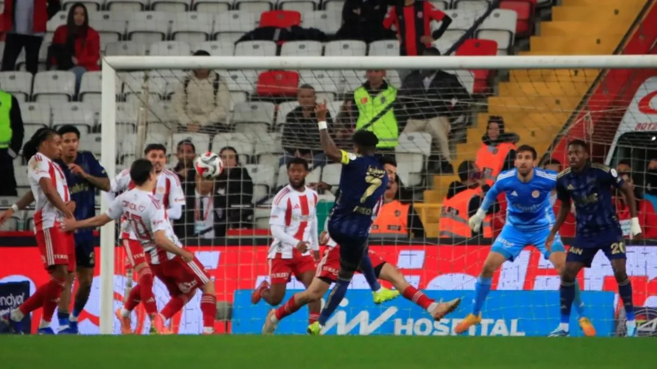 /spor/fred-fenerbahce-adina-sampiyonluk-kritigini-yapti-3285574