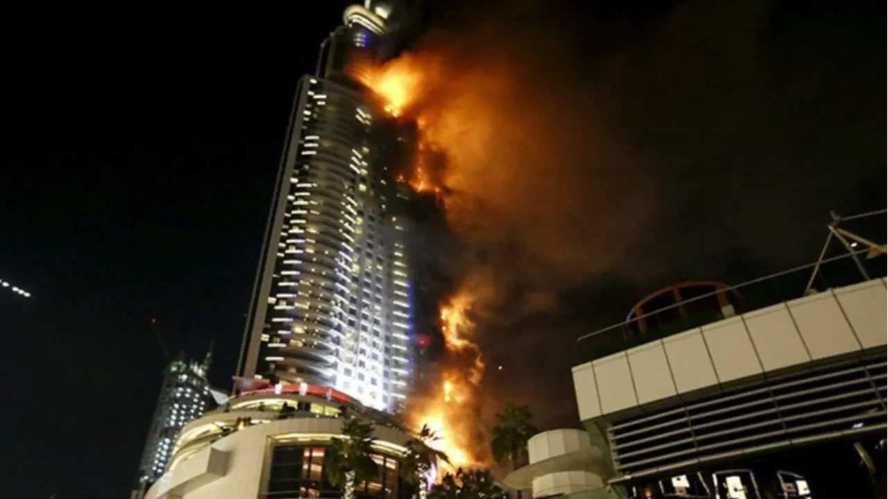 İran Dubai'deki lüks oteli vurdu