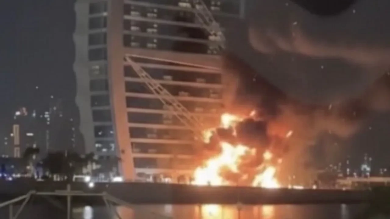 İran Dubai'deki lüks oteli vurdu