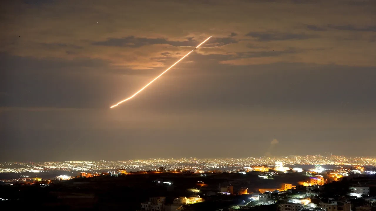 İran füze saldırısına başladı! İsrail hava savunma sistemi aktif edildi: 'Herkes sığınaklara'