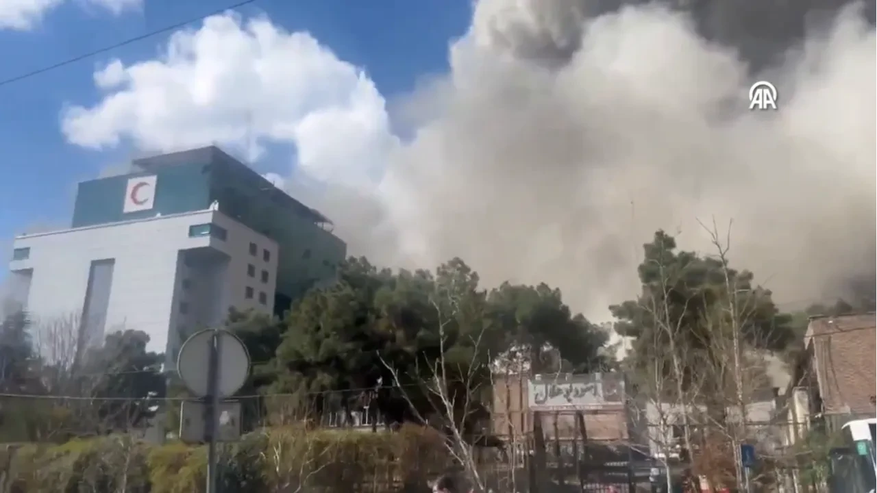 İran Kızılayı açıkladı: ABD-İsrail Tahran'daki Kızılay binasını ve hastanelerin çevresini doğrudan vurdu