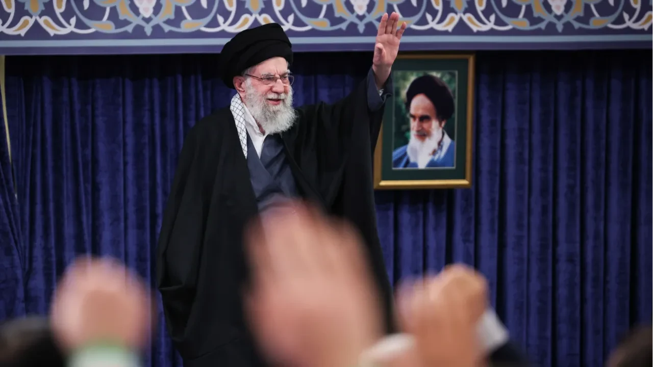 İran'da Ayetullah Hameney'in yerine kim geçecek? İki isim konuşuluyor