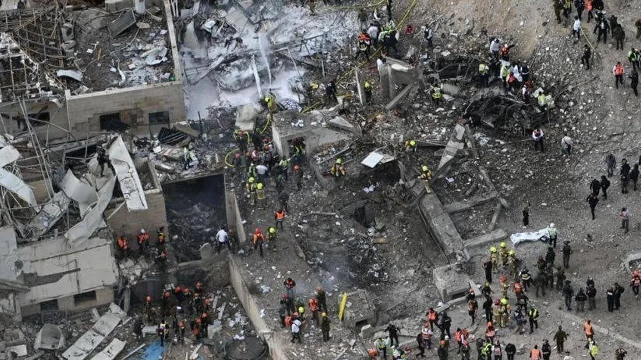 İran'ın balistik füzesi yerle bir etti! İsrail'de ölü sayısı yükseliyor, işte bölgeden ilk görüntüler