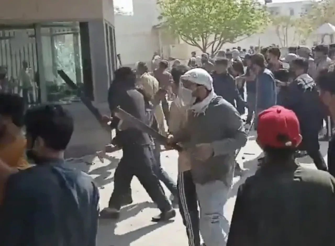 Hamaney öldürüldü, Orta Doğu karıştı! Pakistan'da ABD protestosu: 10 ölü