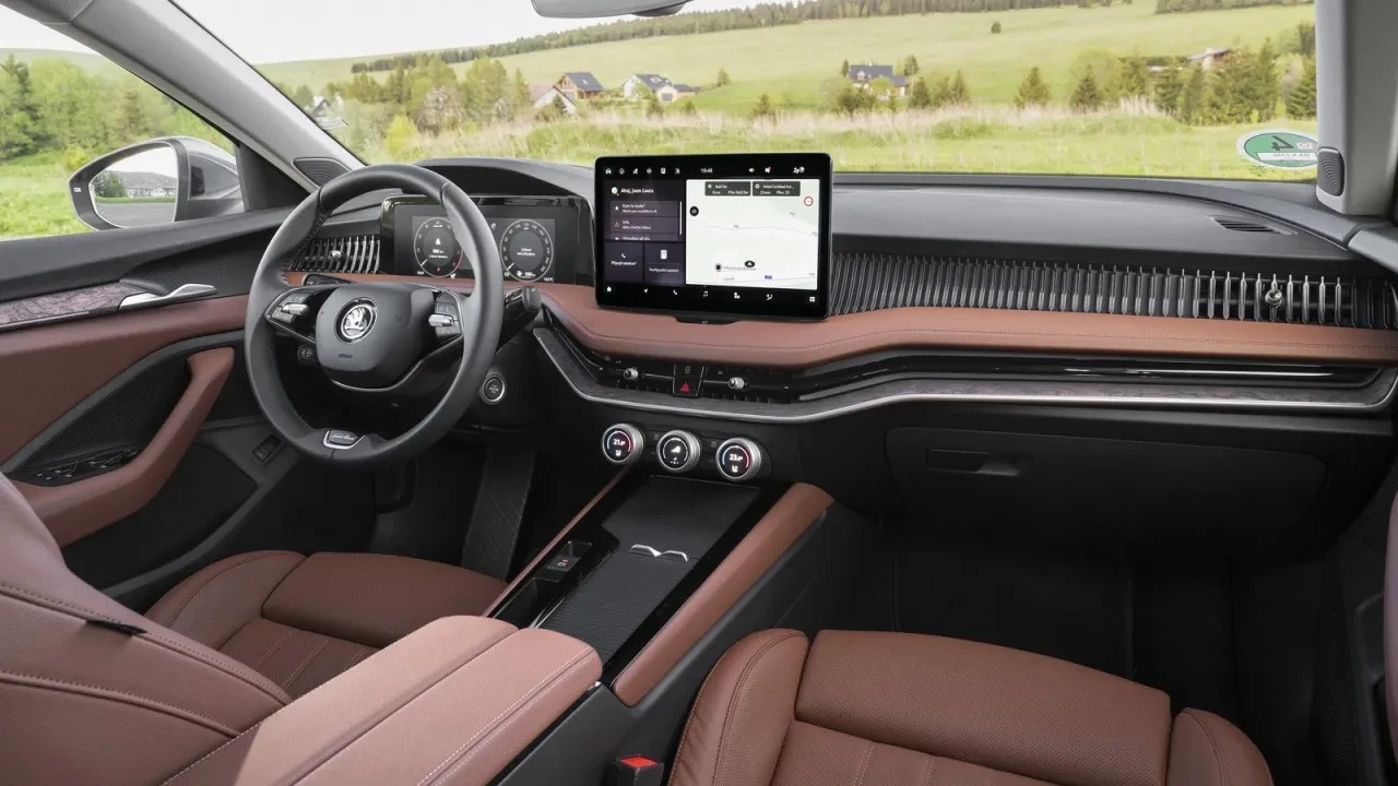 Skoda Superb 272 beygirle sahneye çıktı