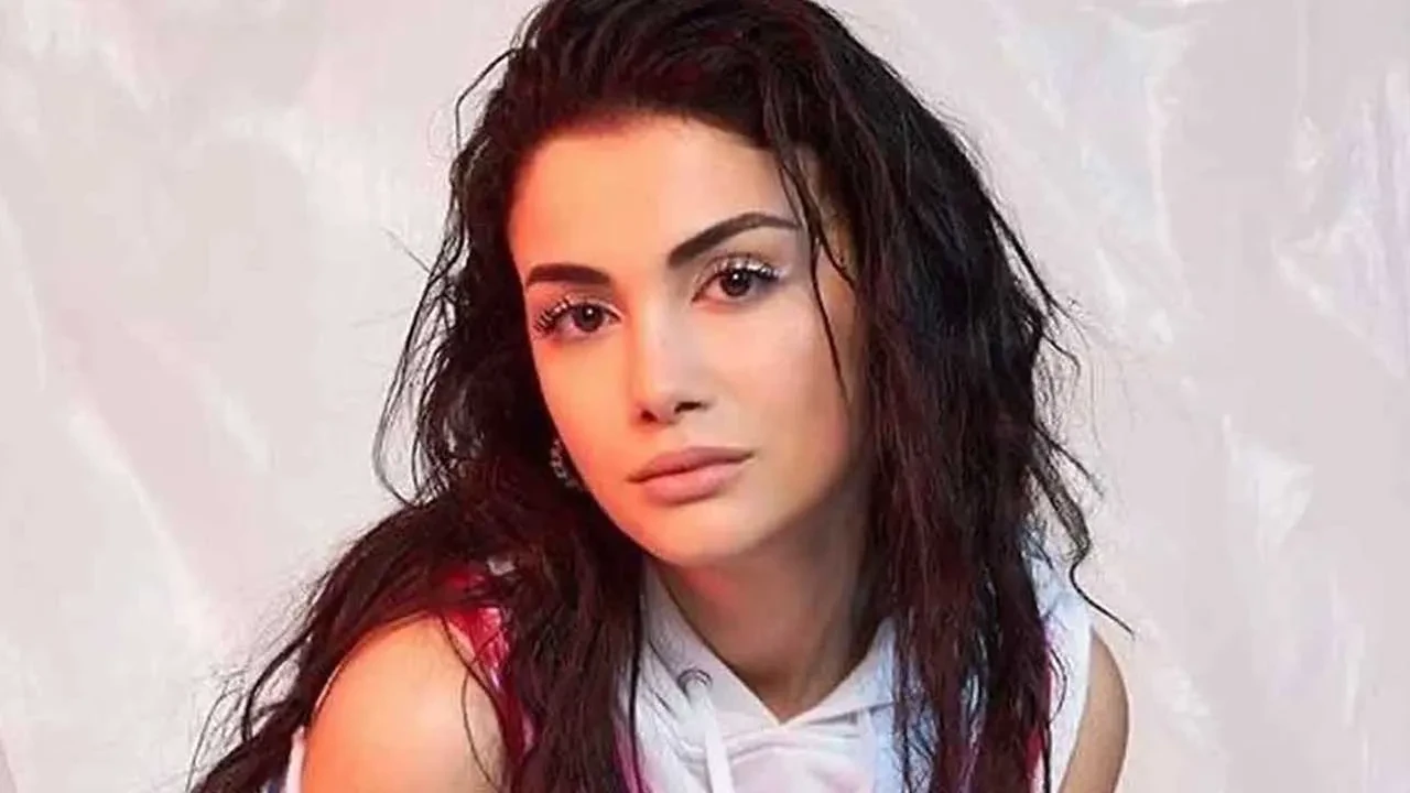 Sosyal medya ünlüsü Ece Ronay hakkında soruşturma başlatıldı