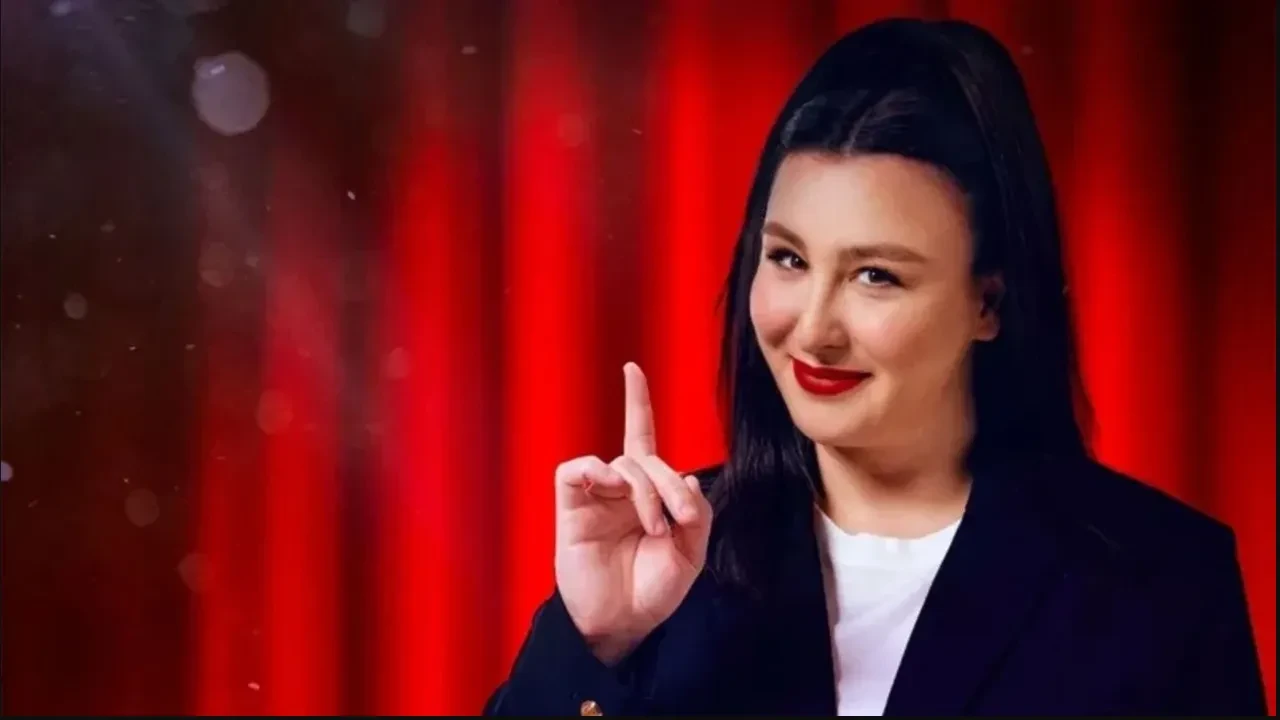 Yasemin Sakallıoğlu giyimini beğendiği iki ünlü ismin Rachel Araz Kiresepi ile Yasemin Ergene olduğunu duyurdu 