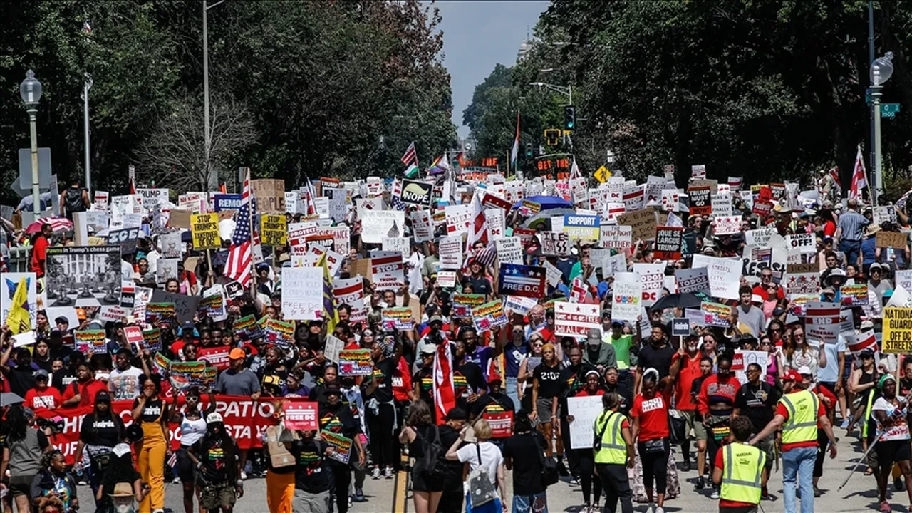 ABD'de çarpıcı İran anketi: Donald Trump kendi ülkesinde kan kaybediyor