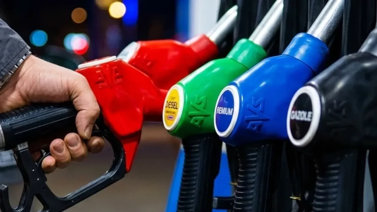 Akaryakıta çifte zam! Gece yarısı pompaya yansıdı: İşte güncel fiyatlar