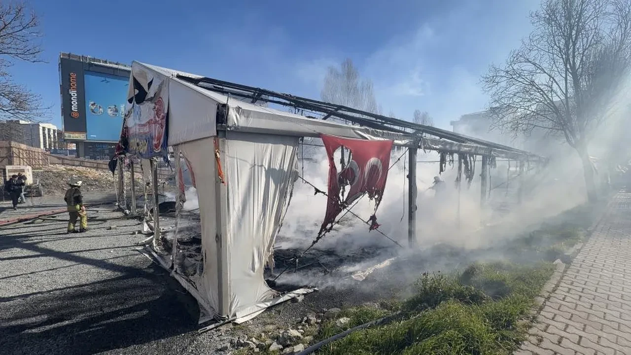 Arnavutköy'de MHP iftar çadırında yangın