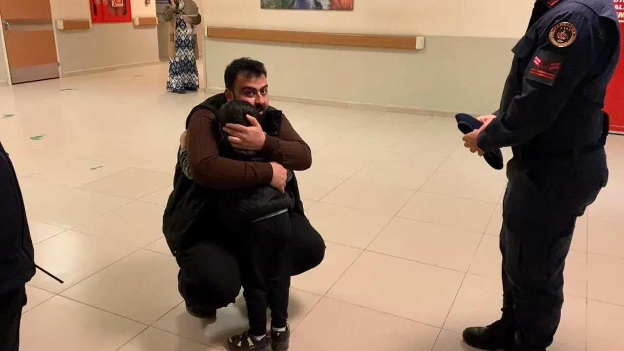 Babası tedavi olurken 5 yaşındaki çocuk kayıplara karıştı! Hastaneden 1 kilometre uzakta bulundu