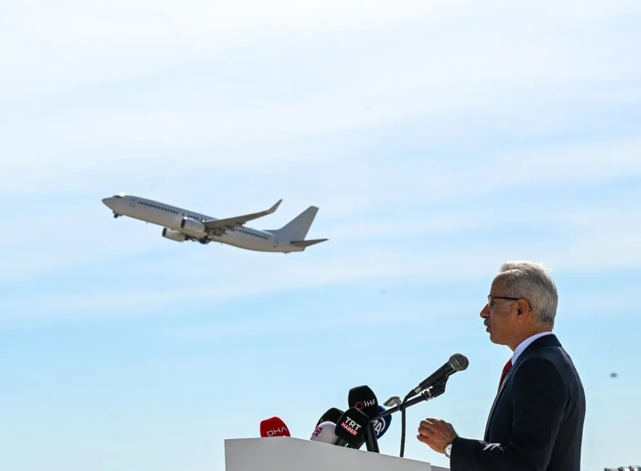 Bakan Uraloğlu rakamlarla açıkladı! İstanbul Havalimanı Avrupa'nın zirvesinde