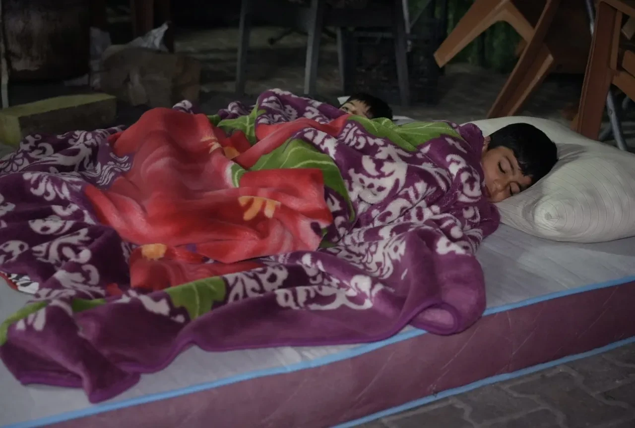 Denizli'de 150'den fazla artçı deprem kaydedildi! Vatandaşlar geceyi sokakta geçirdi