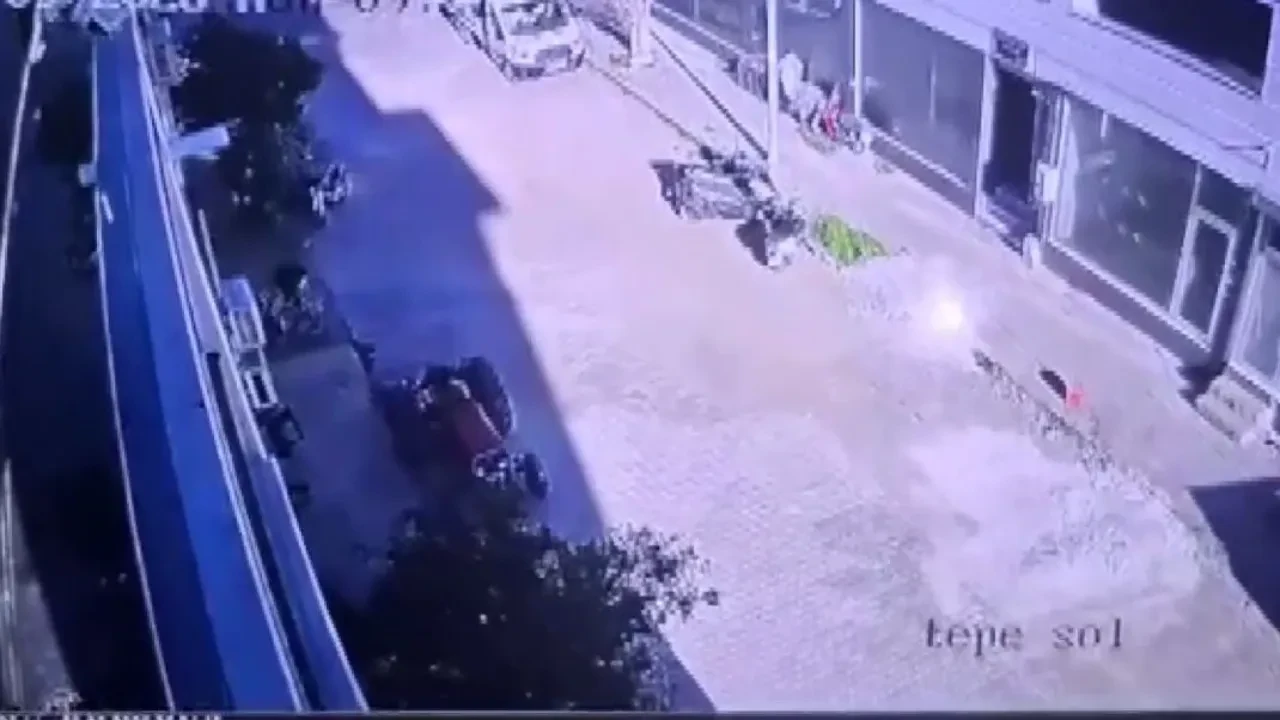 Denizli'deki 5.1'lik depremin şiddeti kameraya yansıdı! 