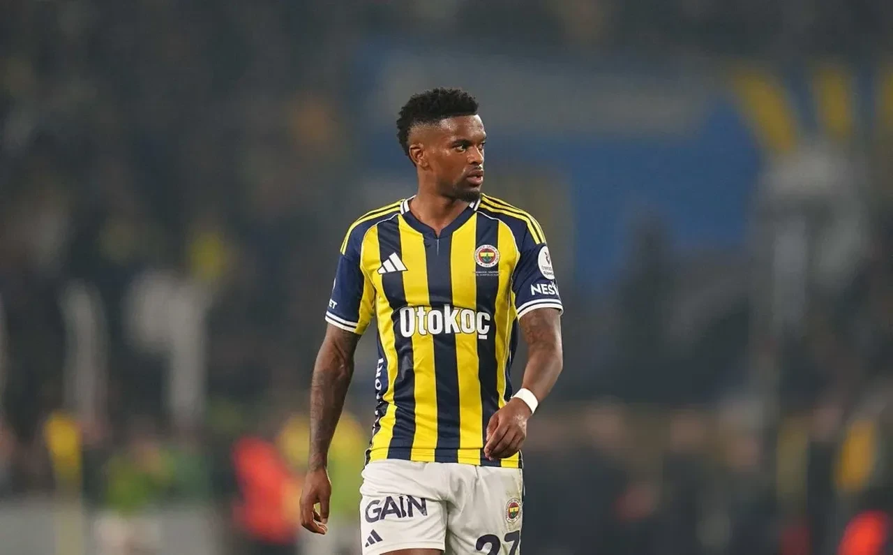 Fenerbahçe'de yıldız isme veda: Ara transferde gitmedi ve gelecek yazı bekledi!