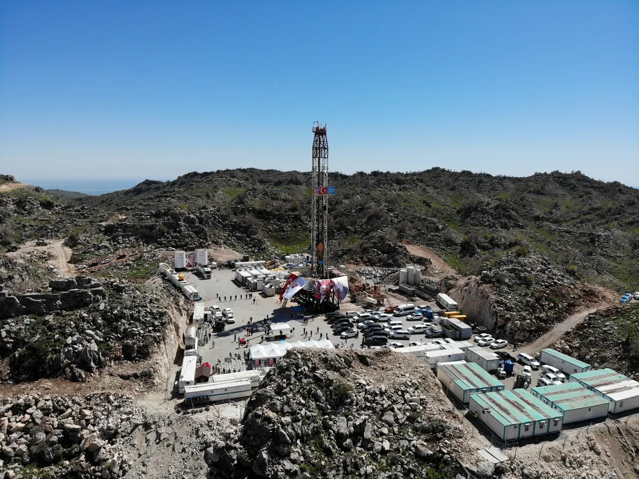 Hürmüz kapandı, gözler Gabar'a çevrildi