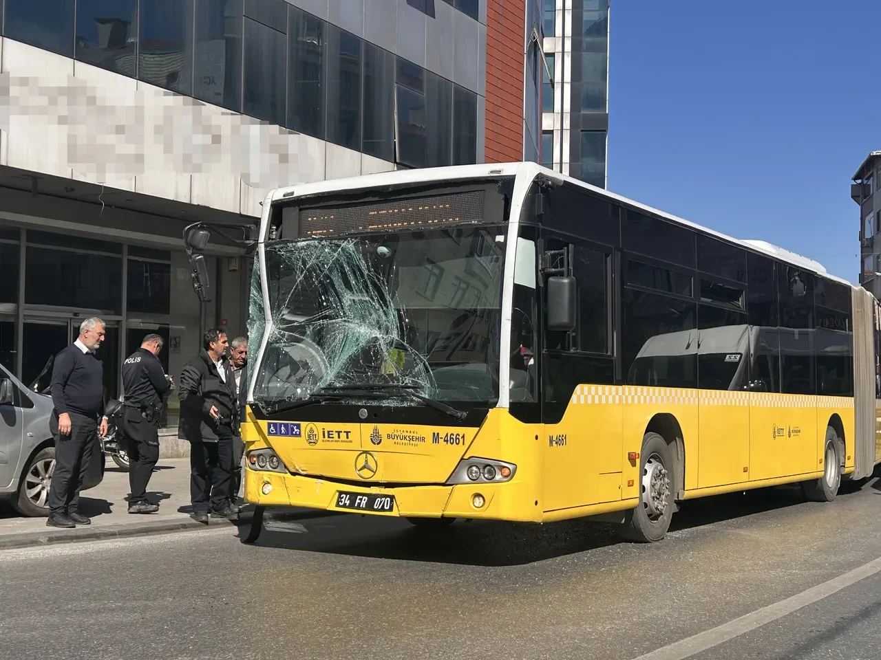 İETT otobüsleri çarpıştı! Ataşehir'deki kazada 1 yaralı var