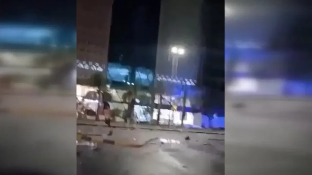 İran Bahreyn'de sivil binayı vurdu