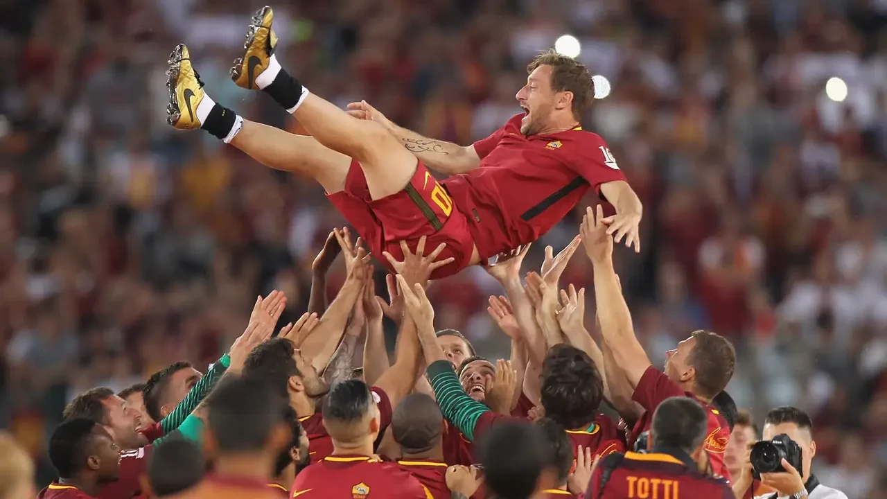 Roma'dan büyük atılım: Francesco Totti geri dönüyor!