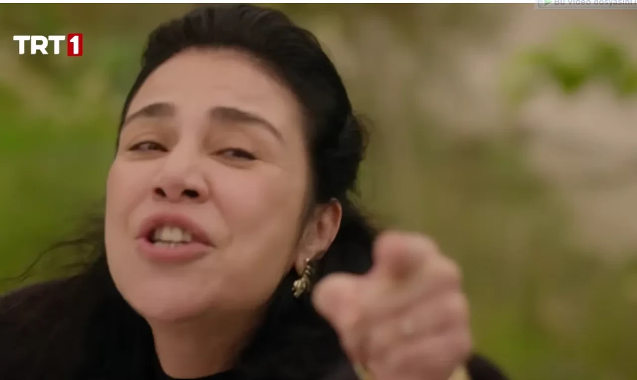 Taşacak Bu Deniz dizisi 21. bölüm 2. fragman yayınlandı mı? Sinir krizi geçiren Esme, Hicran'ı bıçaklıyor!