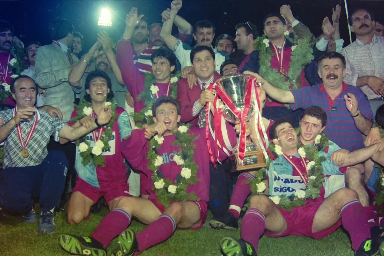 Trabzonspor Yardımcı Antrenörü Orhan Kaynak kalp krizi sonucu hayatını kaybetti