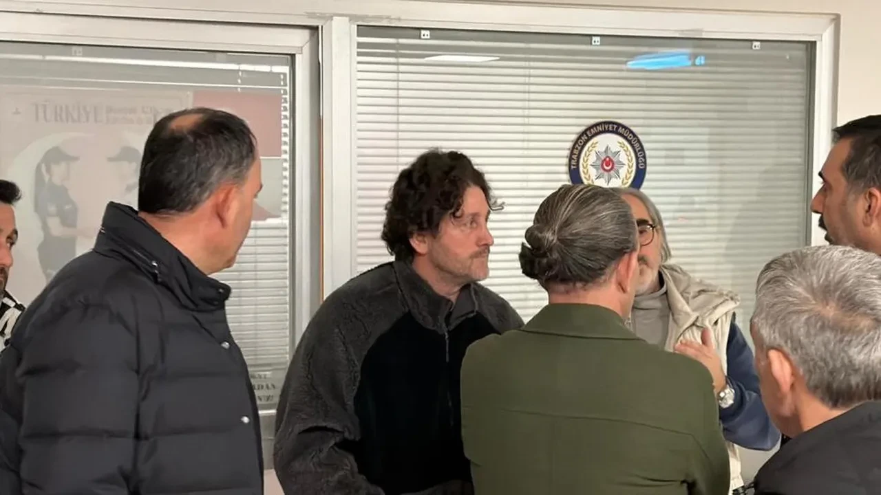 Trabzonspor Yardımcı Antrenörü Orhan Kaynak kalp krizi sonucu hayatını kaybetti