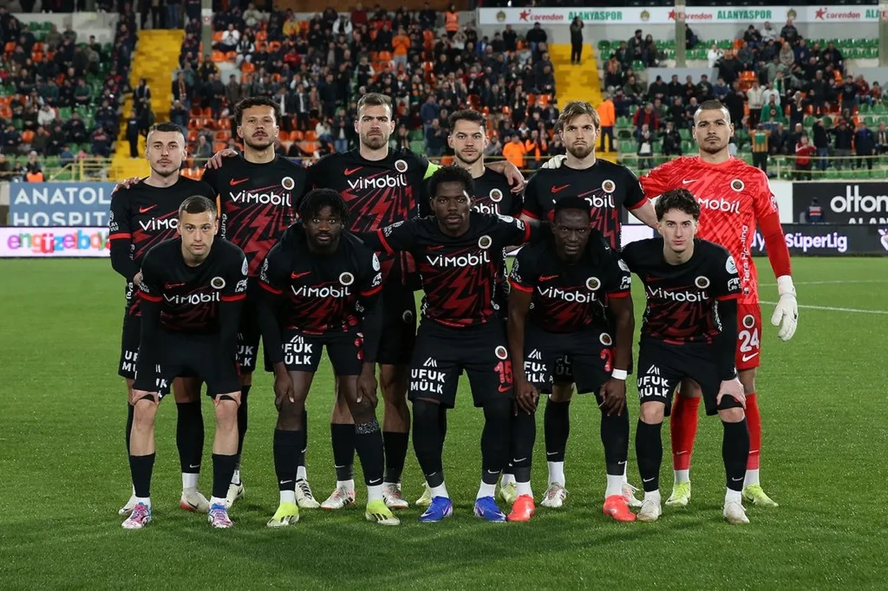 Volkan Demirel'den ilk maçında 1 puan!