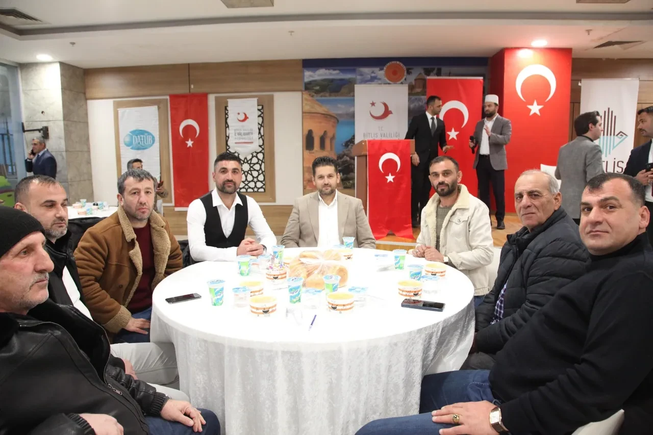 Ahlat’ta Ahıska Türkleri iftar sofrasında bir araya geldi