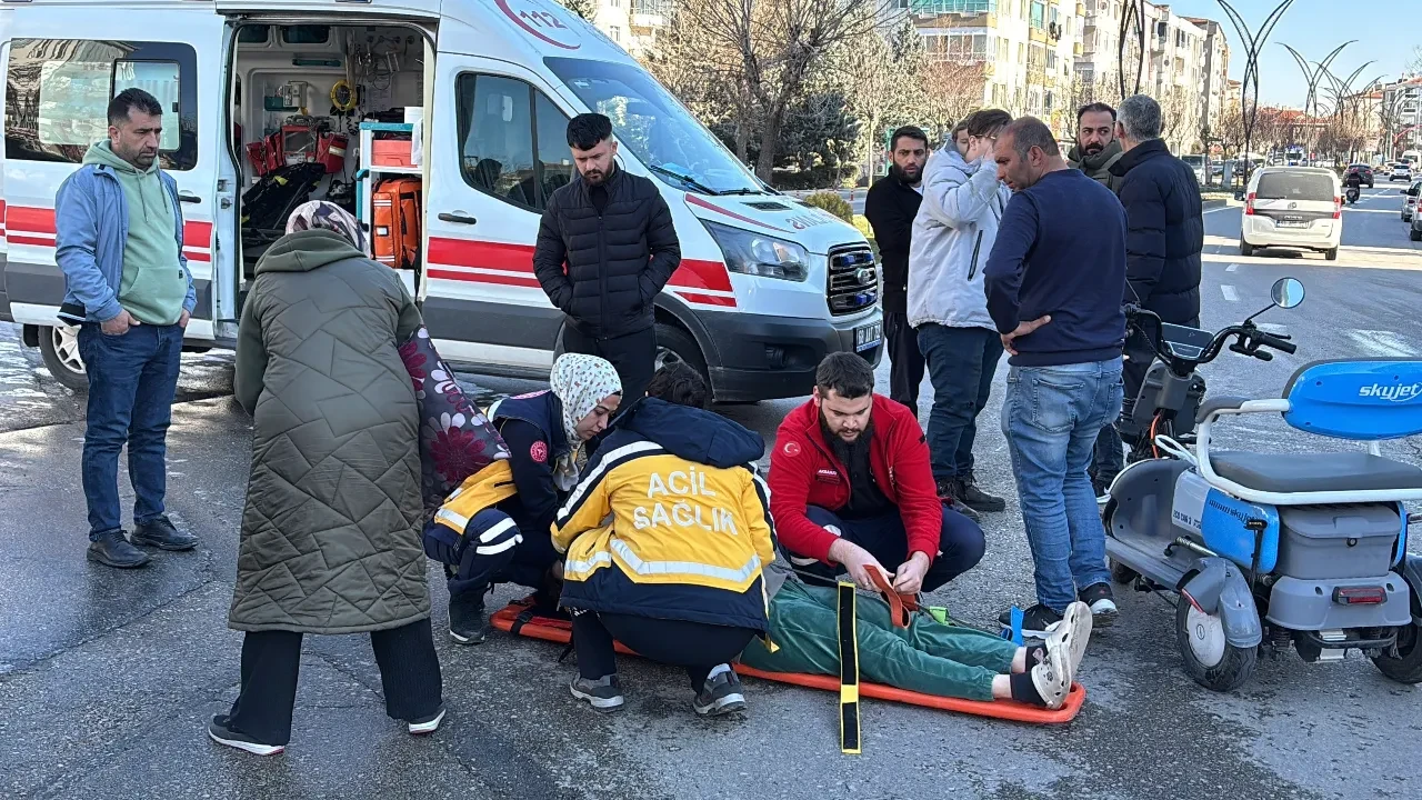 Aksaray'da motosikletler çarpıştı! Çok sayıda yaralı var