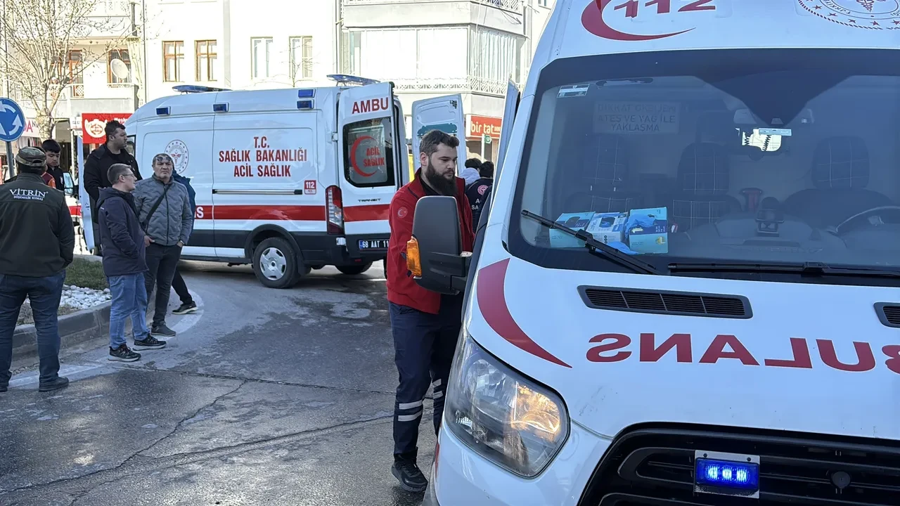 Aksaray'da motosikletler çarpıştı! Çok sayıda yaralı var