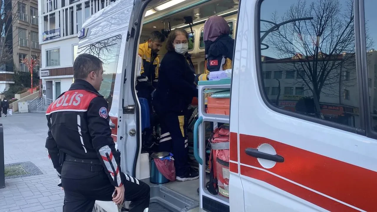 Alkollü şahsın yaptıkları dehşete düşürdü! Eline bıçağı alıp, boynuna ve yüzüne kesikler attı