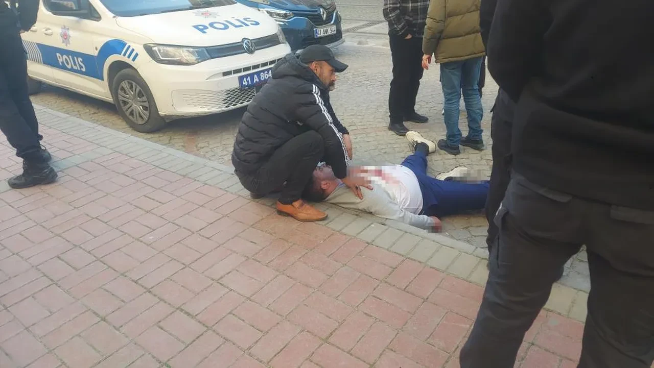 Arkadaş davasında dehşet! İstismara uğradığını söyleyen kadın duruşma çıkışı öldürdü